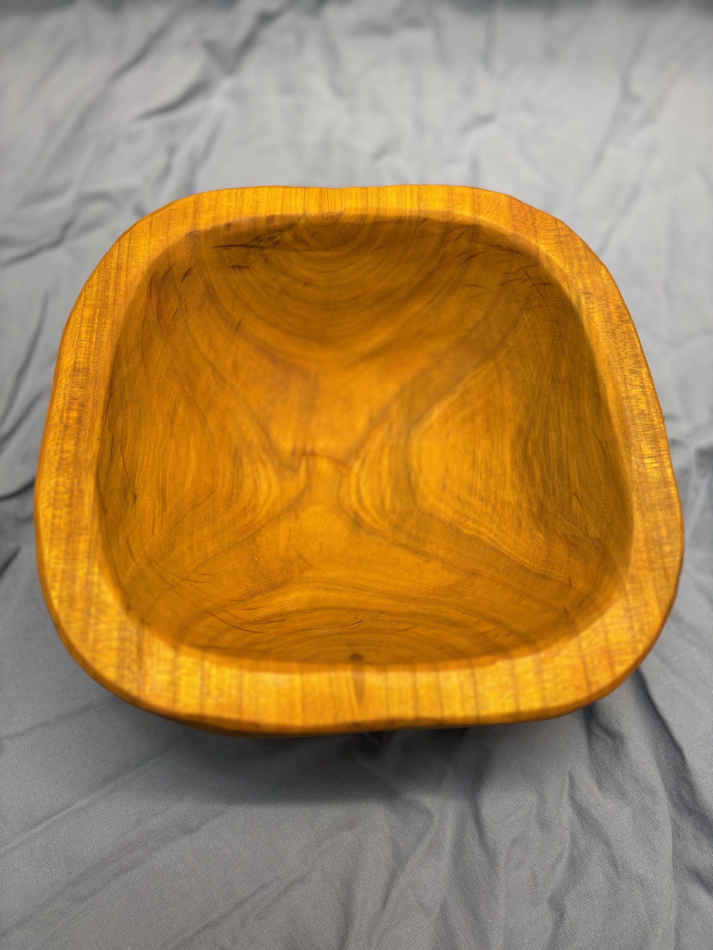 Quadratische Holzschale, hell gebeizt