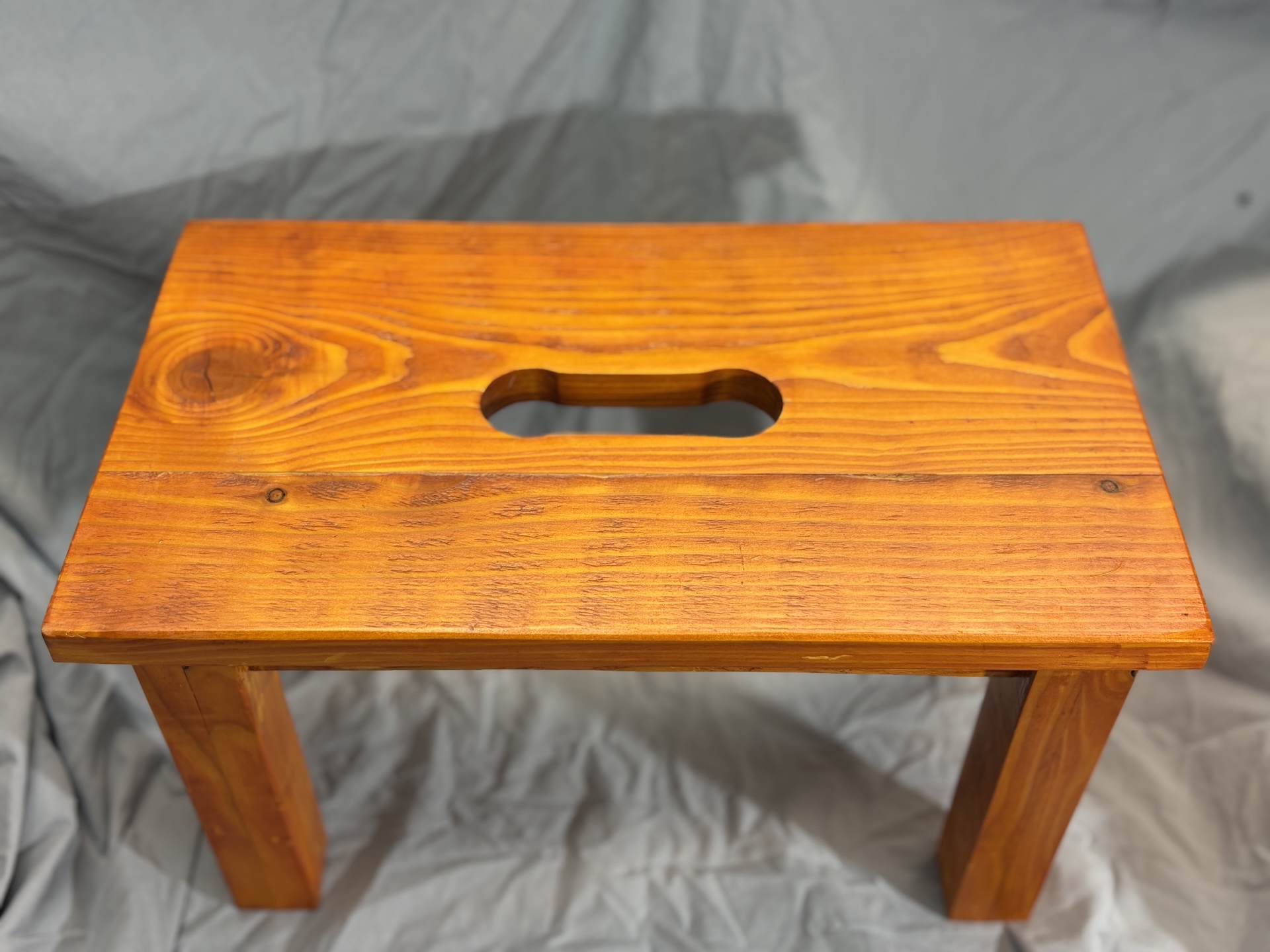Stabiler Hocker, Teak gebeizt und lackiert