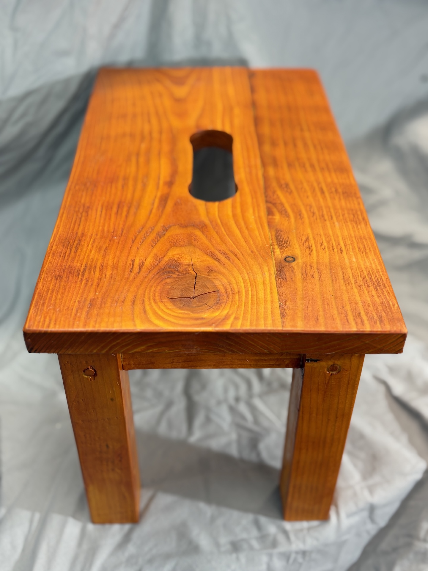 Stabiler Hocker, Teak gebeizt und lackiert