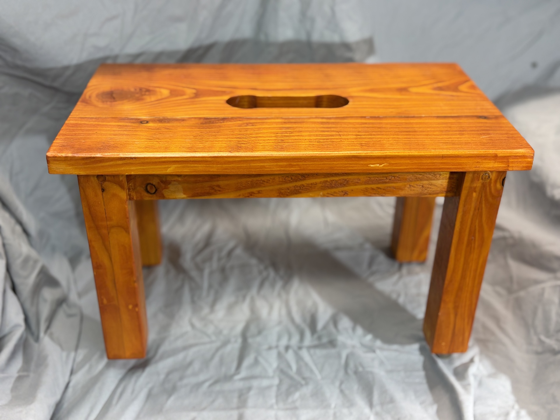 Stabiler Hocker, Teak gebeizt und lackiert